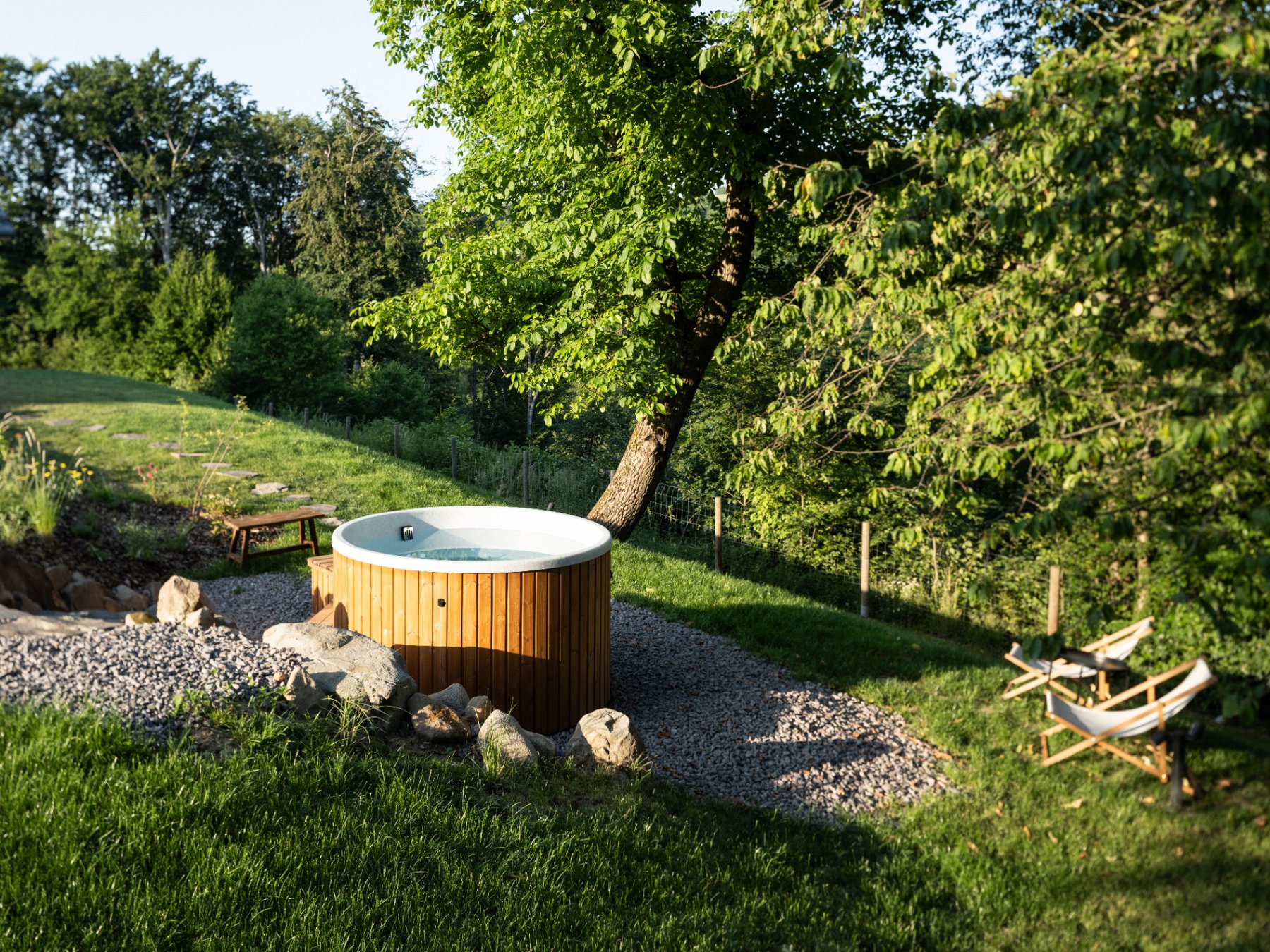 Bathing tub in the garden
